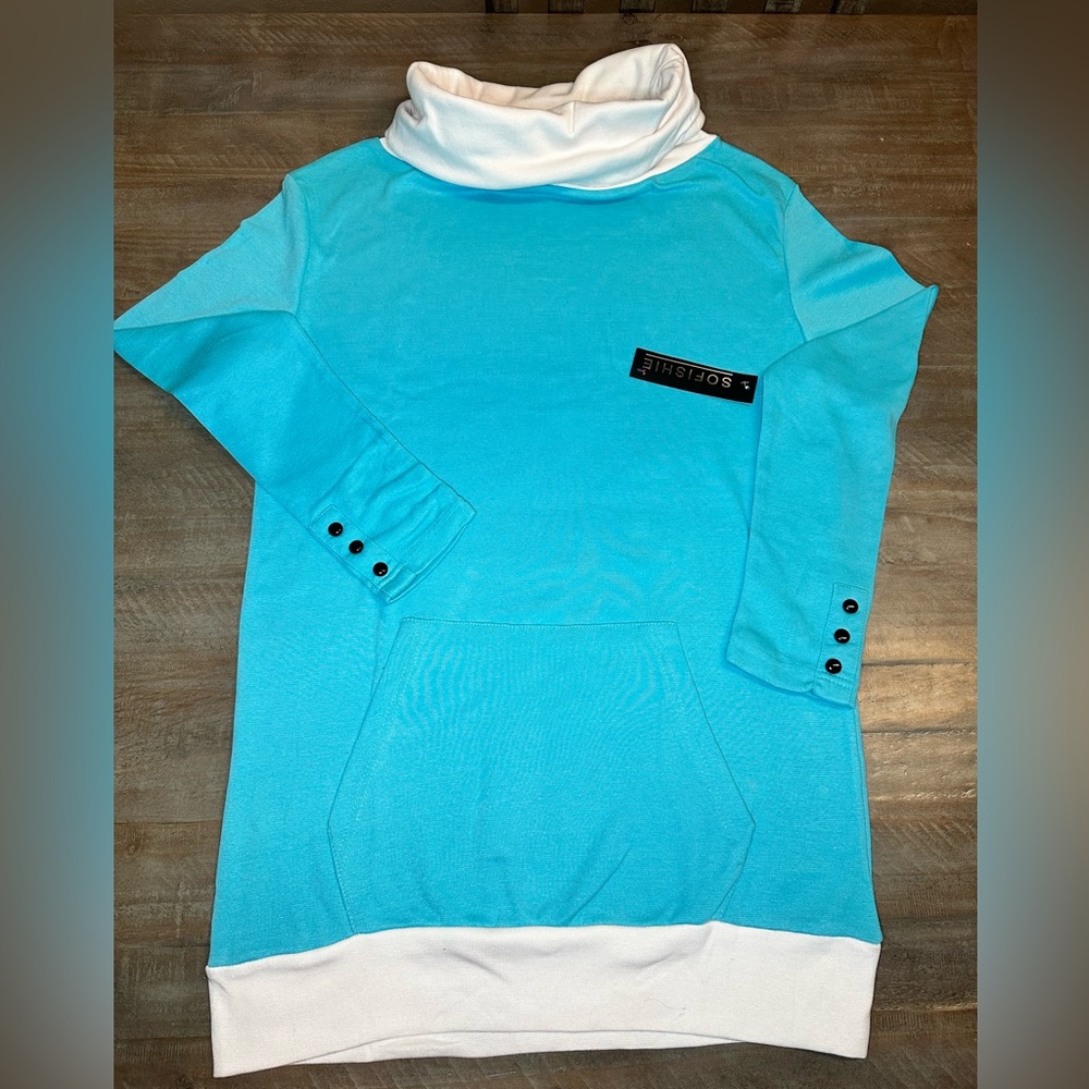 ⭐️SoFishie Aqua and white long sleeve cowl neck pullover top with button detail